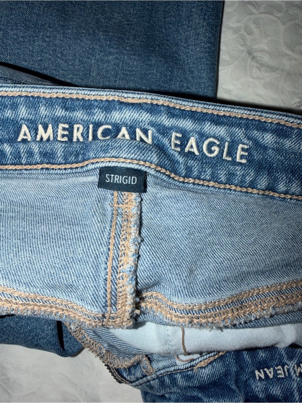 American Eagle Outfitters Light Blue Ripped Boyfriend Jeans - Picture 4 of 4